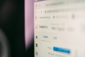 écran d'ordinateur ouvert sur Google analytics